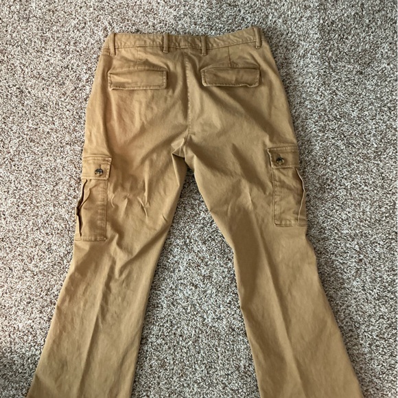 Banana Republic Women’s Tan Cargo Pants - Picture 3 of 6